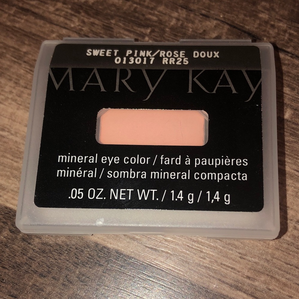 Sweet pink eyeshadow